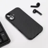Maska Carbon fiber za iPhone 17 crna