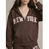 Sinsay - Duks hoodie na rajsferšlus sa džepovima i printom NEW YORK - braon
