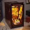 Miniaturna hiša Book Nook - detektivska agencija