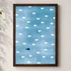 WallXpert uramljena MDF slika 3752KACT-056, jato belih riba i jedna tamna riba na plavoj pozadini, 37 x 52 cm