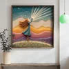 WallXpert uramljena MDF slika DOS038-33, devojka u zelenoj haljini hvata zrake svetlosti, filcani reljef, 34 x 34 cm