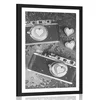 Plakat s paspartujem dva retro fotoaparata v črnobeli varianti - 20x30 no frame