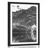 Plakat s paspartujem Morsko oko v Tatrah v črnobeli varianti - 60x90 white