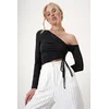 Trend Alaçati Stili Womens Black Asymmetric Collar Shirred Sandy Crop Blouse