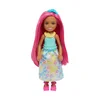 Lutka Mattel Barbie Chelsea - modra cvetlična obleka, rožnati lasje (JKH59)