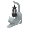Vrtna figurica mačka mikilov z solarno svetilko in senzorjem somraka, okrasni kip iz smole z lampionom, siva barva, višina 20 cm