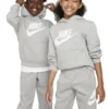 Nike Sportswear Majica Club FLC pegasto siva / bela