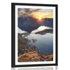 Plakat s paspartujem očarljiva gorska panorama s sončnim zahodom - 40x60 black