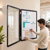 Costway Zaklepna vitrina z magnetno pisno zadnjo ploščo 90x65 cm črna