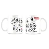 Northix Skodelica za kavo Stranger Things Alphabet - keramična, prostornina 11 oz