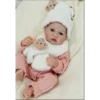 Reborn punčka dojenček s šalom, kapo in dodatki – 43 cm