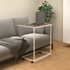 Den Stranska mizica s kolesi bela 55x35x70 cm konstruiran les