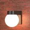 Crna fasadna lampa kugla
