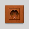 Utičnica Walnut