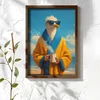 WallXpert uramljena MDF slika NAL136-70, galeb sa naočarima u bademantilu drži šolju na plaži, 50 x 70 cm