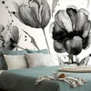 Tapeta črno-beli tulipani zanimivega izgleda - 245x165