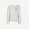 Reserved - Bluza s cvetnom aplikacijom