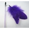 shumee Yarro | Mačja igrača | Mačja ribiška palica z vijoličnim perjem 56/68/20 cm - Mačja ribiška palica z vijoličnim perjem 56/68/20 cm