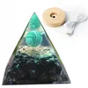 shumee SVETILKA PIRAMIDA KRISTALNI KAMNI AMULET DARILNO LED PODSTAVEK 5 CM