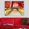 WallXpert slika na platnu 118266394_70100, drveni most kroz šumu crvenog lišća, 70 x 100 cm