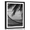Plakat s paspartujem viseča mreža na plaži v črnobeli varianti - 20x30 no frame