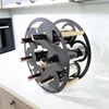Hanah Home dekorativni metalni stalak za vino Vin Hld-3014, crni / prirodno drvo