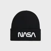 Cropp - Crna kapa beanie sa zakrpom NASA - CRNO