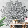 Tapeta Mandala s starodavnim pridihom v črnobeli barvi - 294x270