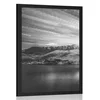 Plakat črnobelo jezero v mraku - 40x60 black