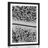 Plakat s paspartujem pogled na zimsko pokrajino v črnobeli varianti - 20x30 silver