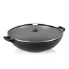 Kela Litoželezni wok s pokrovom CALIDO 36 cm, črn