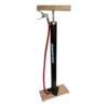 Pumpa za bicikl sa drvenom platformom