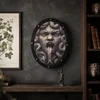 WallXpert drveni zidni ukras ALQ090-M, lice Meduze sa zmijama u kosi, u sivim tonovima, 33 x 43 cm