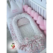 Bubamara037 Gnezdo za bebe sa karnerom Šare, Roze