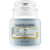 Yankee Candle A Calm & Quiet Place dišeča sveča 104 g Classic majhna