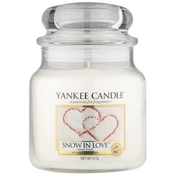 Yankee Candle Snow in Love Mirisna svijeca 411 g Classic srednja