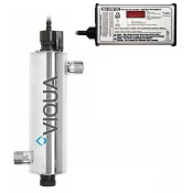 UV dezinfekcijski sistem VIQUA VH150 - 32 W - Kombinirani priključek 3/4 FNPT in 1 MNPT - VIQUA Standard (30mJ/cm2): 1,1 m3/h (19 lit/min)Splošni standard (16mJ/cm2): 2,7 m3/h (45 lit/min)NSF/EPA standard (40 mJ/cm2): 0,8 m3/h (13 lit/min) - 9.000 h (1 leto) - 8,62 bar - DA - DA - DA - VIQUA™ ima 10-letno garancijo na reakcijsko komoro iz nerjavečega jekla, 1-letno garancijo na UV žarnice, kv