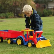 Veliki traktor nakladalnik s prikolico 66300