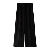 Bershka Hlače z naborki črna
