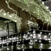 Svetleci niz sa 900 hladno belih LED dioda Home