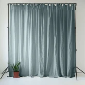 Prašno modra lanena zavesa 140x250 cm Blue Fog – Linen Tales