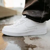 Nike Sportswear Nizke superge AIR FORCE 1 07, bela
