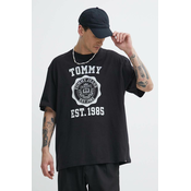 Pamučna majica Tommy Jeans za muškarce, boja: crna, s tiskom, DM0DM18560