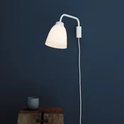 FRITZ HANSEN Caravaggio stenska svetilka steklo opal - Dnevna soba/jedilnica - Dizajn - bela, opalna - Kovina
