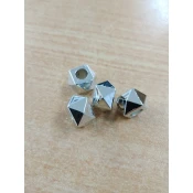 Perla sa velikom rupom geometriska