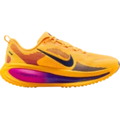 Nike Tekaški copati Vomero 18