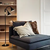 Dyberg Larsen Stojna svetilka Lilje, črna, višina 135 cm, 2-delna. - Dnevna soba/jedilnica - Dizajn - črna, medenina - Kovina