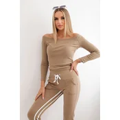Set with two-stripe camel