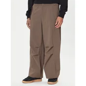 adidas Hlače iz tkanine Premium Essentials Utility Parachute JW1087 Rjava Loose Fit