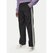 adidas Hlače iz tkanine 3 Stripes Pleated Trousers KE4177 Črna Regular Fit